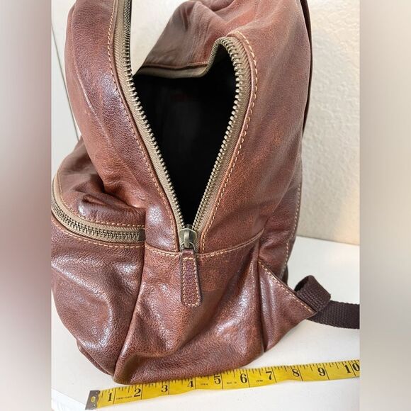 Frye Dylan rustic leather extra large Backpack in brown - Picture 15 of 15